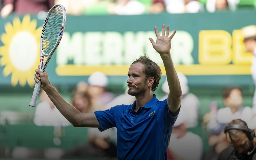 Медведев вернулся в топ-10 ATP. Даня обыграл француза под овации немецких трибун
